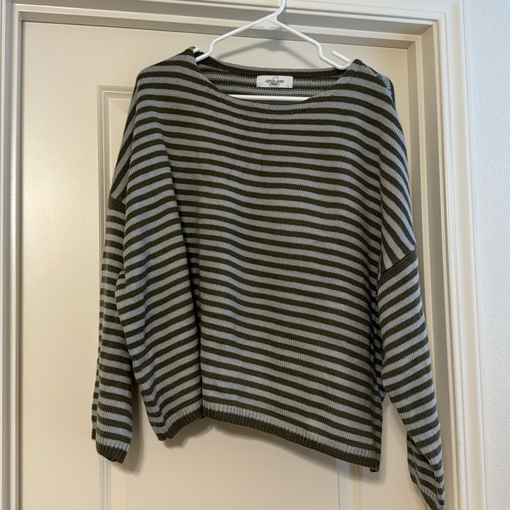 *LIKE NEW* Carly Jean LA Sweater